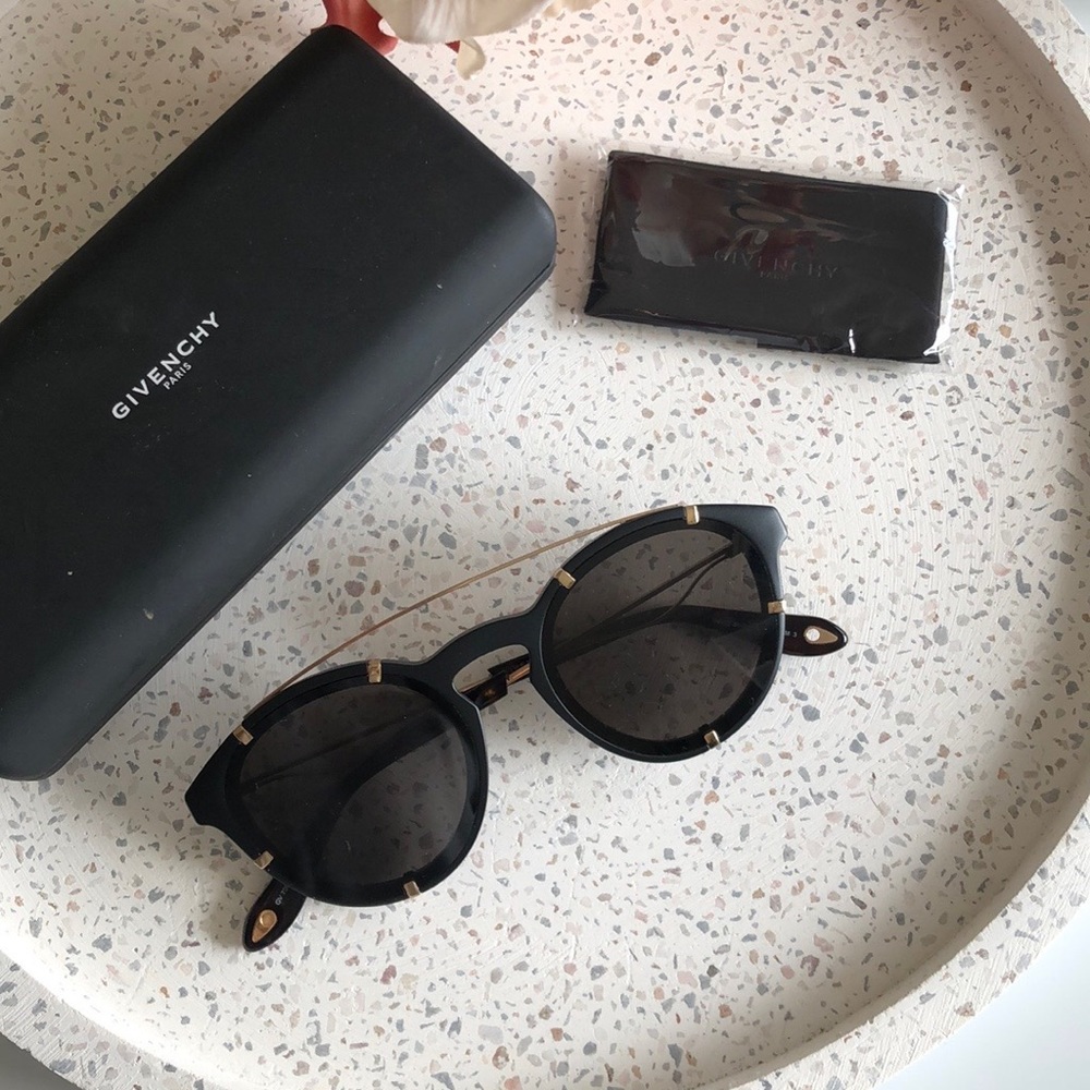 GIVENCHY unisex sunglasses - Picture 6 of 10